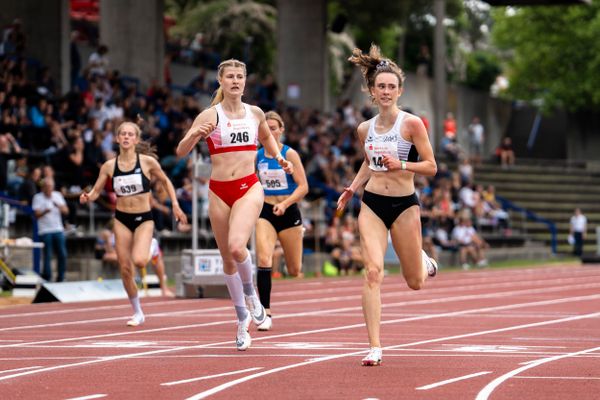 Lara-Noelle Steinbrecher (Sportclub Magdeburg), Maja Schorr (SV GO! Saar 05), Anna Hense (LG Olympia Dortmund) ueber 400m am 04.06.2022 waehrend der Sparkassen Gala in Regensburg